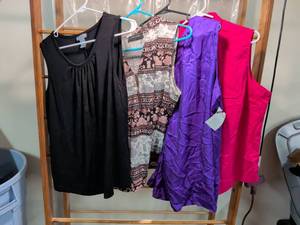 lot 19 image: Womens Sleeveless Top Bundle Catherines IVANKA TRUMP 4 Pieces Size XL