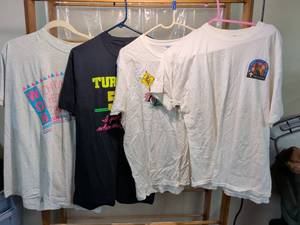 lot 23 image: Lot of 4 Graphic T-Shirts XL Gildan Fruit of the Loom