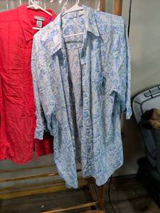 lot 28 image: Catherines Womens Button-Up Shirts Lot of 4 Assorted Prints and Colors