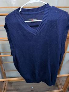 lot 29 image: George & Martha Navy Blue Knit Vest V-Neck Sleeveless