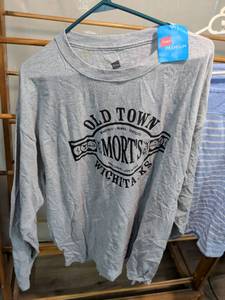 lot 32 image: Hanes Premium 2-piece Long Sleeve T-shirt Set Gray Stripe