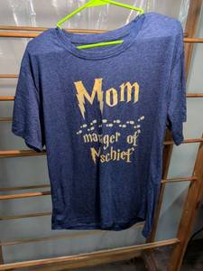 lot 33 image: Mom Manager of Mischief Short Sleeve T-Shirt Blue Yellow Print Size XL