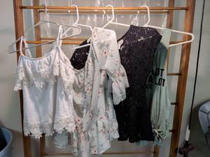 lot 40 image: Womens Clothing Lot 4Pieces No Boundaries Passport Brand Size S