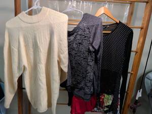 lot 41 image: MaxMara Womens Ribbed Crewneck Sweater Size S Made in Italy