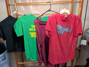 lot 50 image: Womens T-Shirt Bundle 4 Pieces Graphic Print Short Sleeve Size M