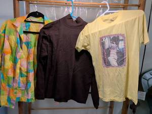 lot 58 image: Lot 3 Assorted T-Shirts Graphic Print Long Sleeve Crewneck