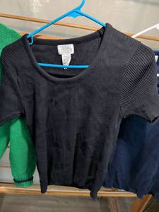 lot 62 image: Hunters Run Womens Sweater Bundle 3 Pieces Green Black Navy Large