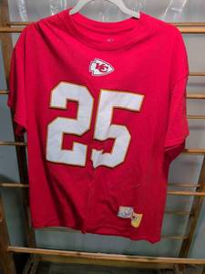 lot 68 image: Kansas City Chiefs Number 25 Jersey T-Shirt Red Size XL