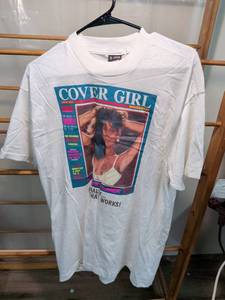 lot 70 image: Fruit of the Loom Cover Girl Magazine T-Shirt XL Adult 50% Cotton 50% Polyester