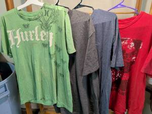 lot 80 image: Hurley Mens T-Shirt Bundle 4 Pieces Green Gray Red Size XL