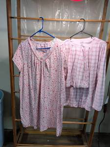 lot 102 image: Croft & Barrow Womens Sleepwear Bundle 2X Intimates Nightgowns