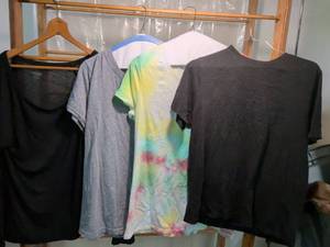 lot 110 image: Womens T-Shirt Bundle 4 Pieces Assorted Colors2XL