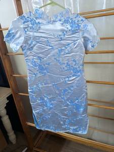 lot 132 image: Girls Short Sleeve Dress Size 14 Blue Floral Print