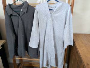 lot 146 image: Croft & Barrow Womens Cardigan Sweater XL Light Gray Zip Front