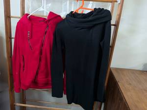 lot 147 image: F�e et Rit 2-Piece Womens Clothing Lot Red Hoodie Black Cowl Neck Top
