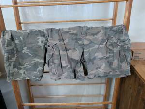 lot 160 image: Faded Glory & Old Navy Camouflage Cargo Shorts Lot Size 42