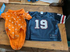 lot 177 image: Old Navy Baby 2-Piece Clothing Lot Size S 3-6 Months