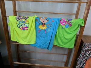 lot 184 image: Danskin Now Active Tee Kids T-Shirts Lot 3 Graphic Printed