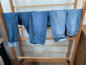 lot 187 image: Lot of 4 Jeans - Cabelas Globals and Wide Leg Cropped