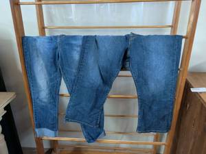 lot 197 image: Levis Denizen High-Rise Ankle Slim Jeans Size 1231 Made in America