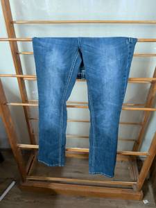 lot 199 image: Cowgirl Up Womens Jeans Size 2134