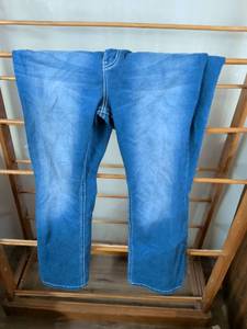 lot 200 image: Love Indigo Womens Jeans Size 14 Embroidered Cross Pocket
