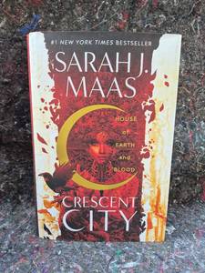 lot 92 image: Sarah J. Maas House of Earth and Blood Crescent City Hardcover Book