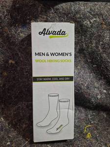 lot 4 image: Alvada Men & Womens Wool Hiking Socks Size M-L - Factory Sealed