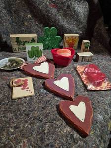 lot 24 image: Holiday Decorative Accents Lot St. Patricks Day Mothers Day Fathers Day