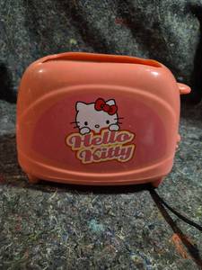 lot 39 image: Hello Kitty 2-Slot Toaster Orange
