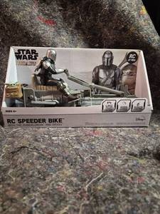 lot 50 image: Star Wars Mandalorian RC Speeder Bike with The Mandalorian and Grogu 27 MHz