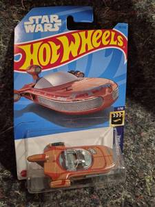 lot 55 image: Hot Wheels Star Wars X-34 Landspeeder HW Screen Time 710 HKG76-M7C6