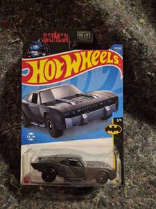 lot 58 image: Hot Wheels Batman Batmobile Die-Cast Car 55 HCT65-M9C0K