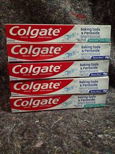 lot 105 image: Colgate Baking Soda & Peroxide Whitening Toothpaste 6 oz 5 Pack