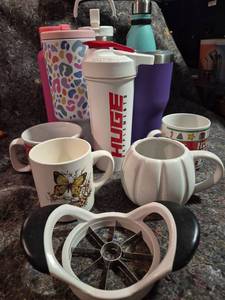 lot 109 image: Drinkware Lot 9 Pieces Insulated Tumblers Mugs Apple Slicer