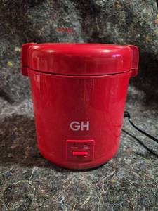 lot 205 image: GH Red Electric Rice Cooker with Steamer Basket