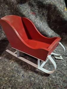 lot 318 image: Hobby Lobby Red Sleigh Decoration 12in x 6in x 8in