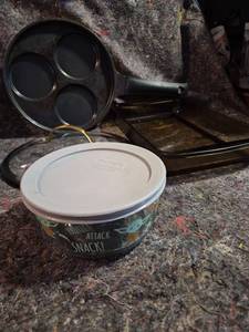 lot 408 image: Pyrex 3-Cup Egg Poacher Pan with Lid and Baking Dish Lot