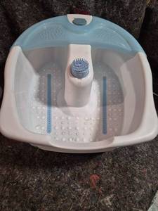 lot 418 image: Foot Spa Bath Massager with Brush Attachment