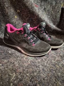 lot 420 image: Nike VT2 Running Shoes Womens US Size 9 Gray Pink 615980-005 - Good pre-owned Condotion