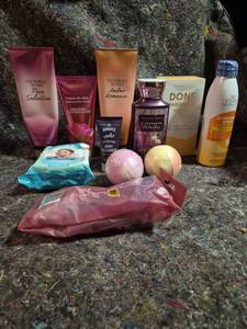 lot 423 image: Beauty & Personal Care Lot Victorias Secret, Bath & Body Works, Skincare Products