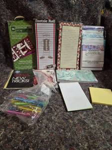 lot 430 image: Office Supplies Lot Holiday Time Gift Tags, Tootsie Roll Notepad, Magnetic Notepads, Pens, HP Printer Guide