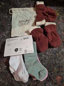 lot 441 image: Goumi Knit Baby Socks and Booties Set with Storage Pouch