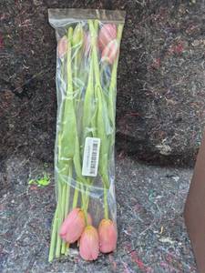 lot 515 image: Artificial Pink Tulip Stems Bundle with Green Foliage