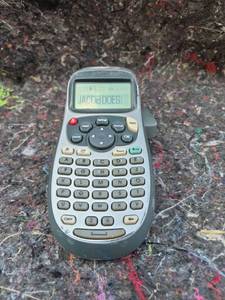 lot 520 image: Handheld Label Maker with QWERTY Keyboard and LCD Display - Powers On