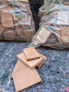 lot 522 image: 2 Bags of Leather Scrap Squares