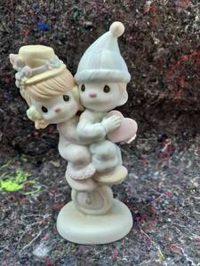 lot 529 image: Precious Moments Figurine Two Figures with Heart and Hat