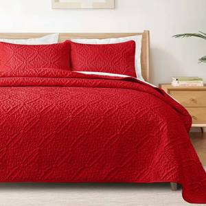 lot 13916 image: Exclusivo Mezcla California King Quilt Set, Red