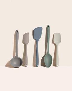 lot 13946 image: GIR 5-Piece Silicone Kitchen Utensils Set