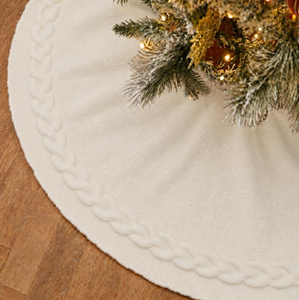 lot 7428 image: Round 3ft White Christmas Tree Skirt